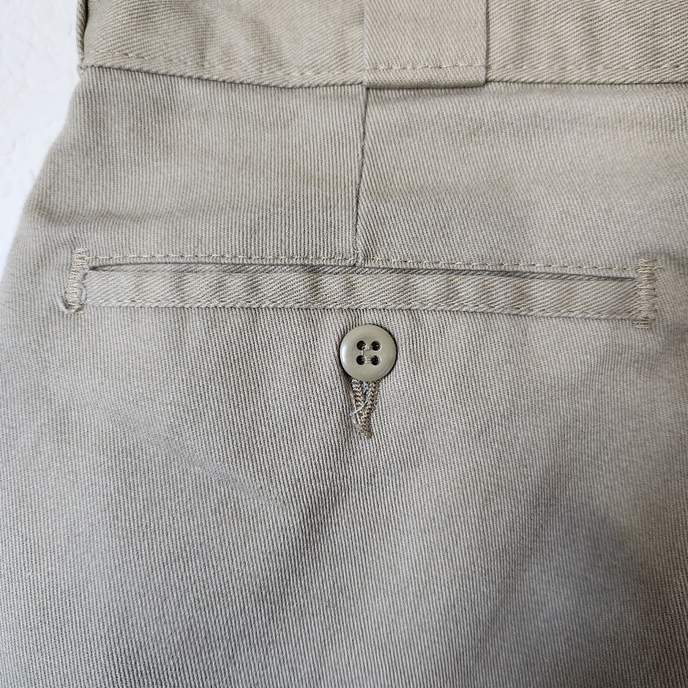 Men's Vintage Dickies Tan Khaki Mid Length Shorts Size 30 - Picture 4 of 8